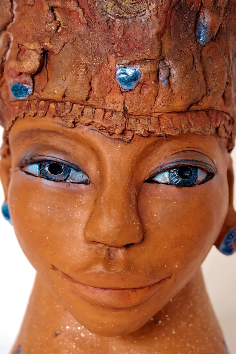 Isis - 36 cm, 2024